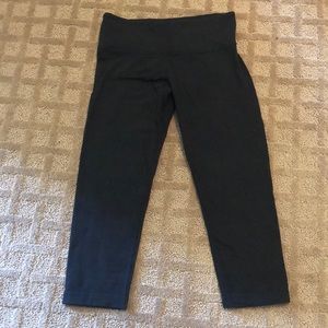 Black Lululemon crop leggings